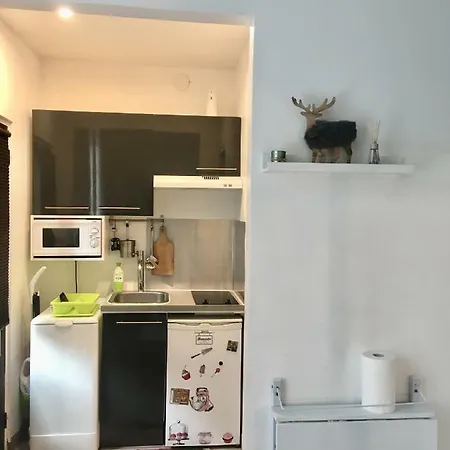 Maisonnette Avec Jardinet
