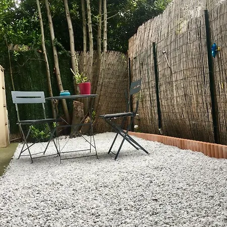 Maisonnette Avec Jardinet Konukevi